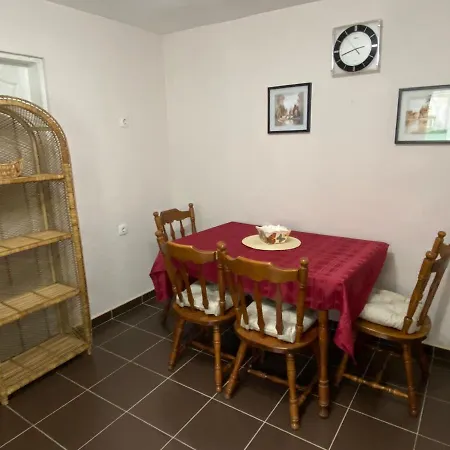 Ema Apartment Ruma