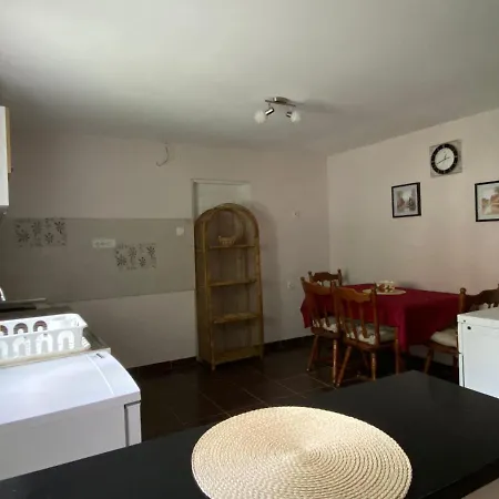 Ema Apartment